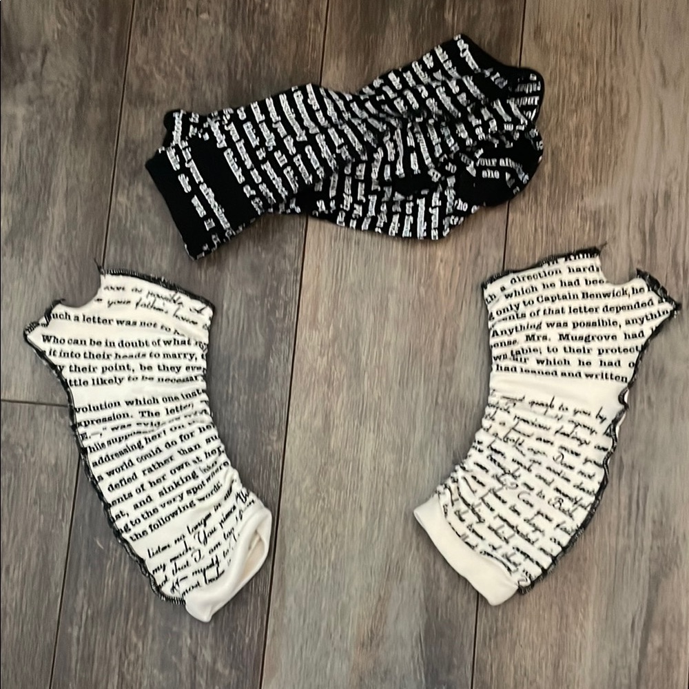 Black and White Text Print Writing Gloves + Headband